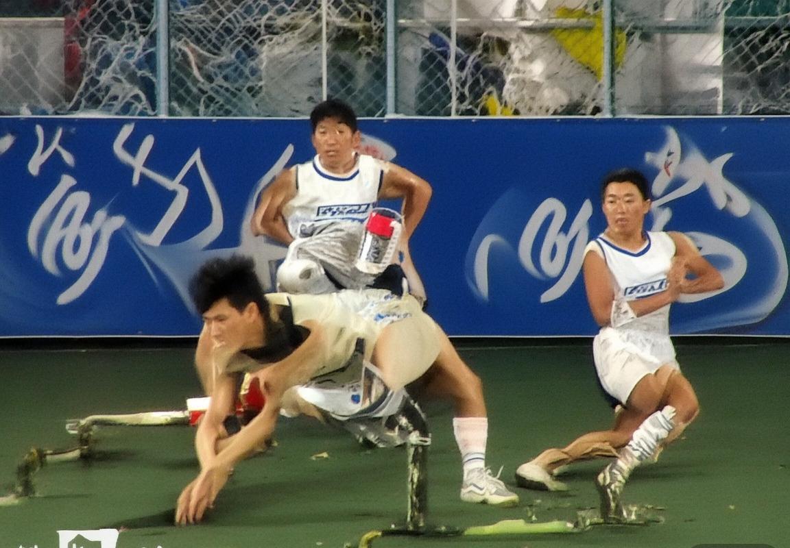 76人主场激战篮网，恩比德哈登率队晋级季后赛(图1)