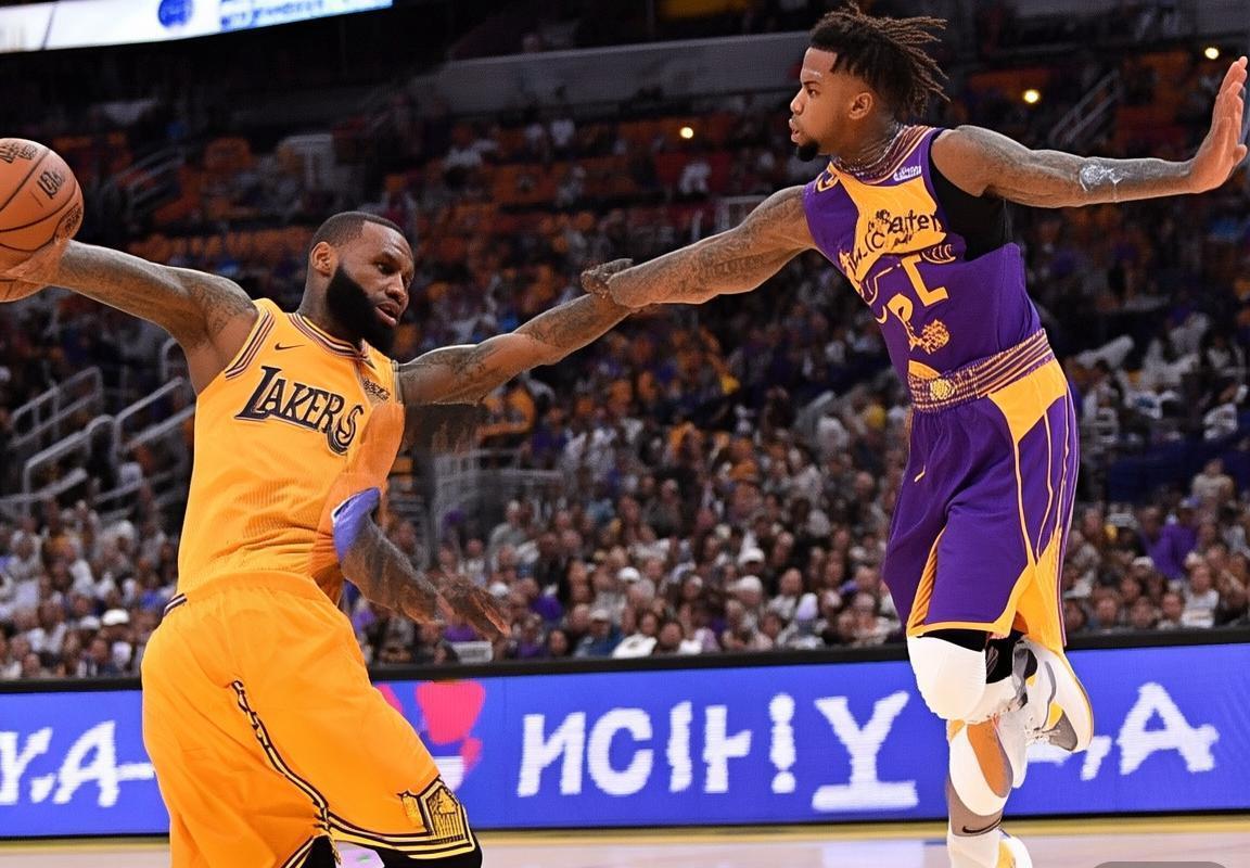 湖人快船季前赛对决：巅峰对决亮点回顾与战术解析(图2)